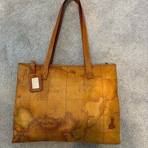 "1a Classe" Alviero Martini Large Tote Bag with Geo Design.  (World Map Design)